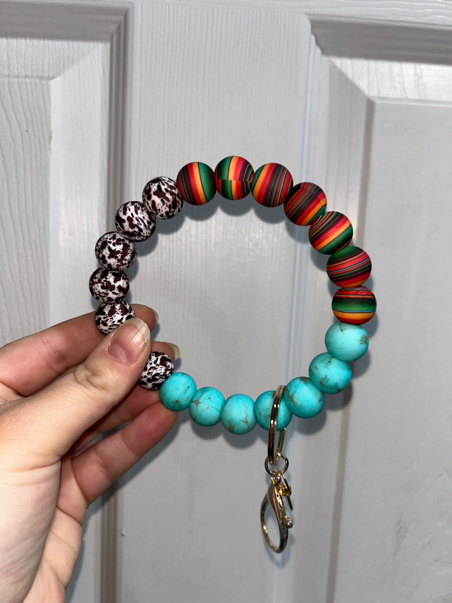 Non-stretch wristlet