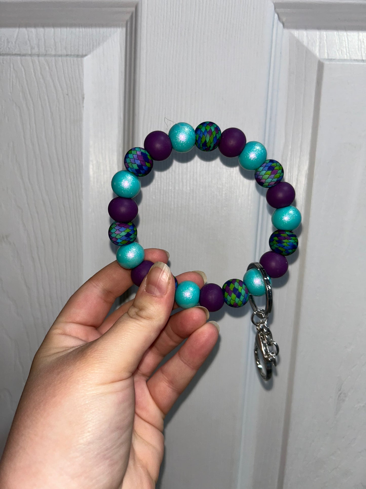 Non-stretch wristlet